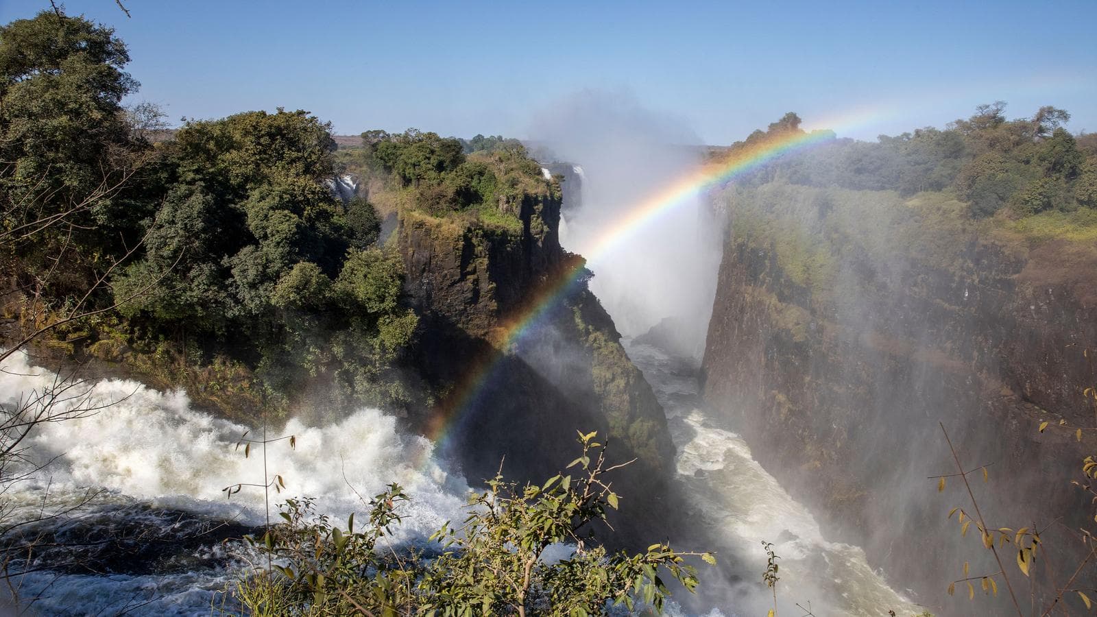 Zimbabwe & Chobe Safari: From Victoria Falls to the Okavango (Botswana), a tour by G Adventures