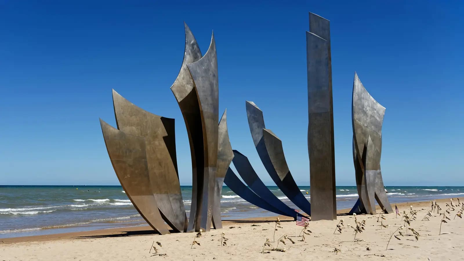 Signature: The Legacy of WWII in London & Normandy (France), a tour by G Adventures